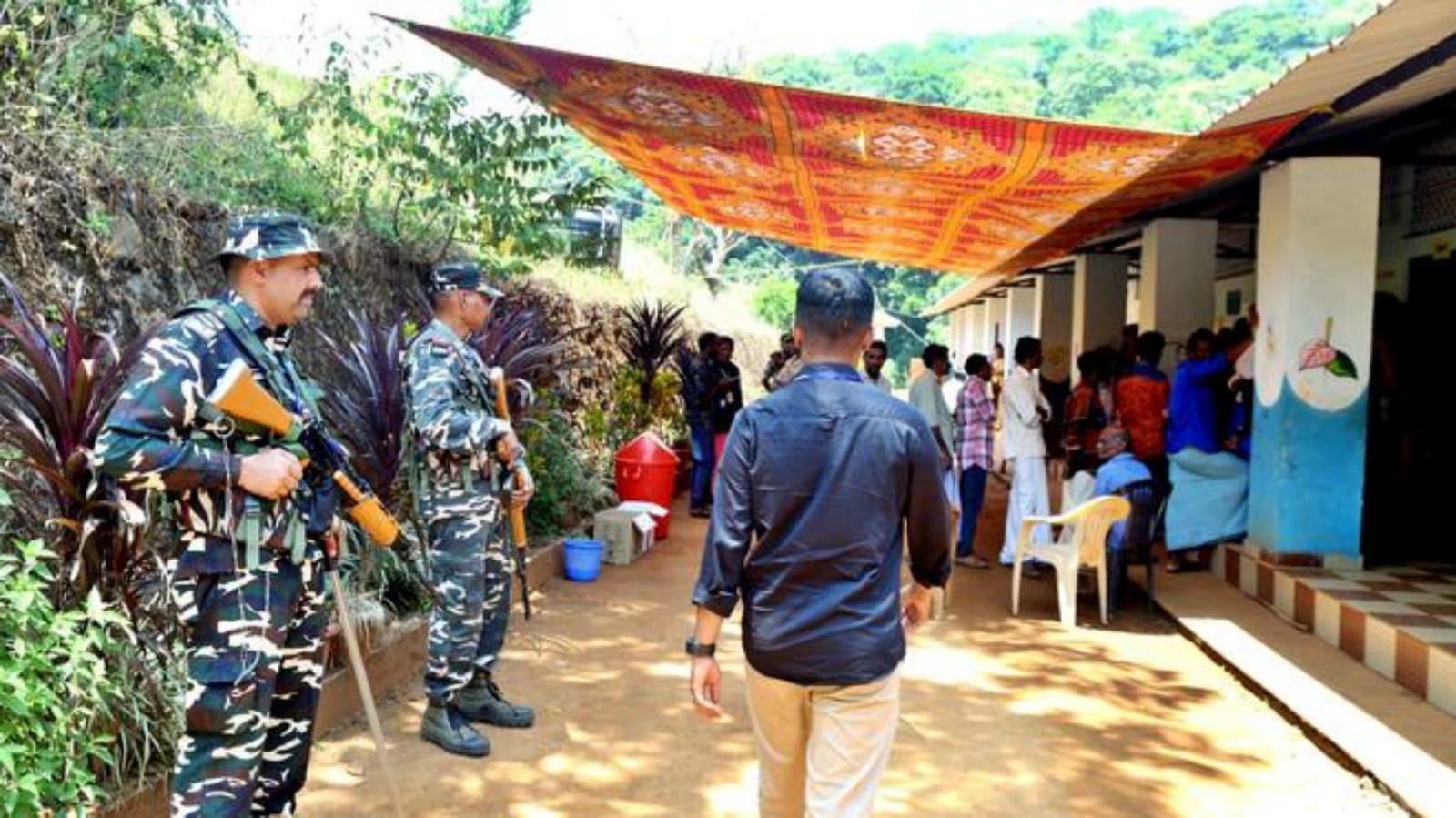 In Rahul constituency, 72.69 percent voter turnout; Tamils ​​bravely voted despite Maoist warnings